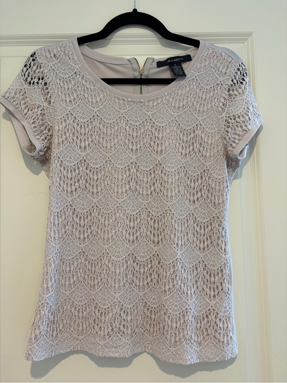 Elie Tahari Light Pink Lace Overlay Short Sleeve Top